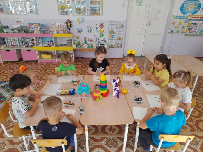 Ребята старшей группы лепили свою любимую игрушку Ребята старшей группы лепили свою любимую игрушку.